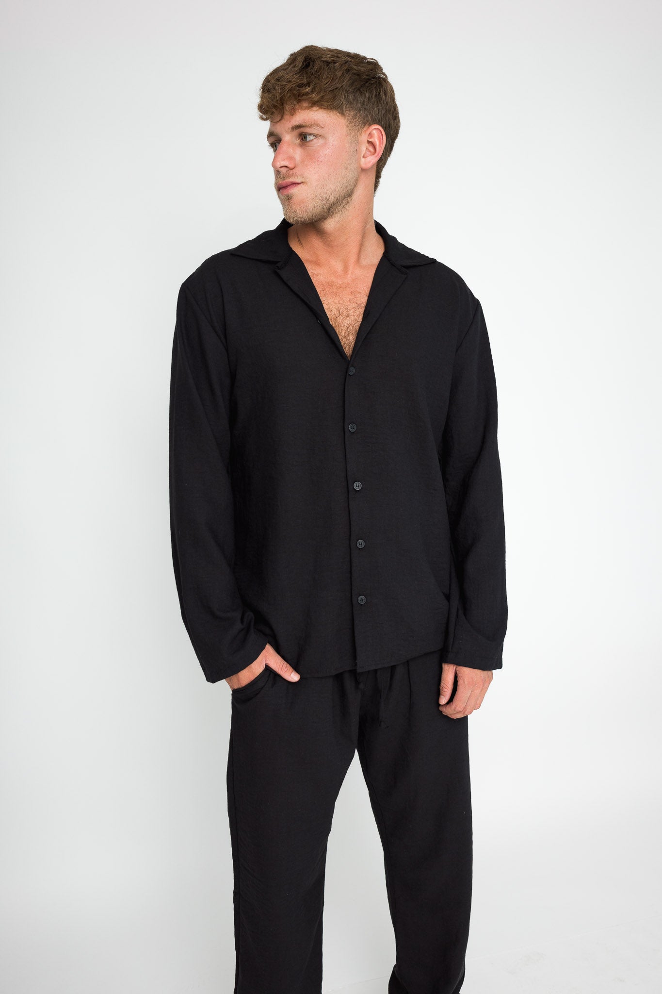 מכופתרת פשתן - שחור