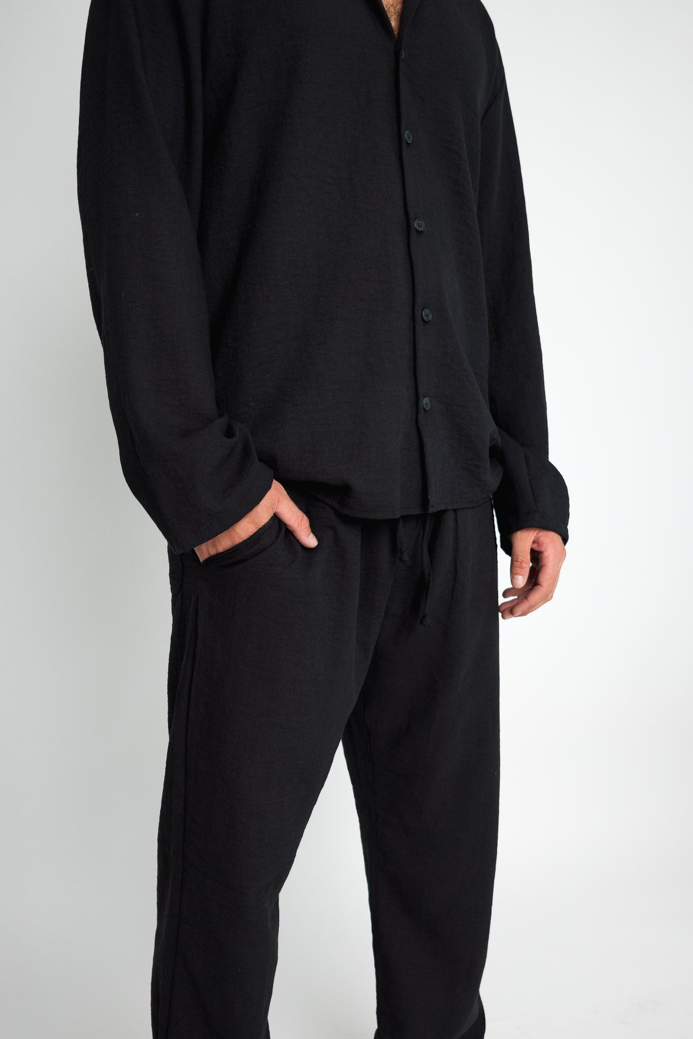 מכופתרת פשתן - שחור