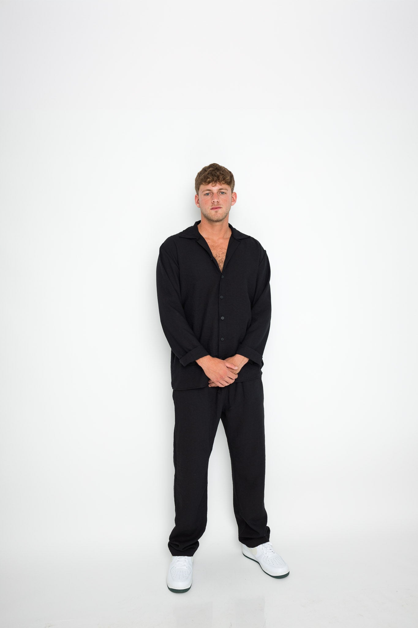 מכופתרת פשתן - שחור