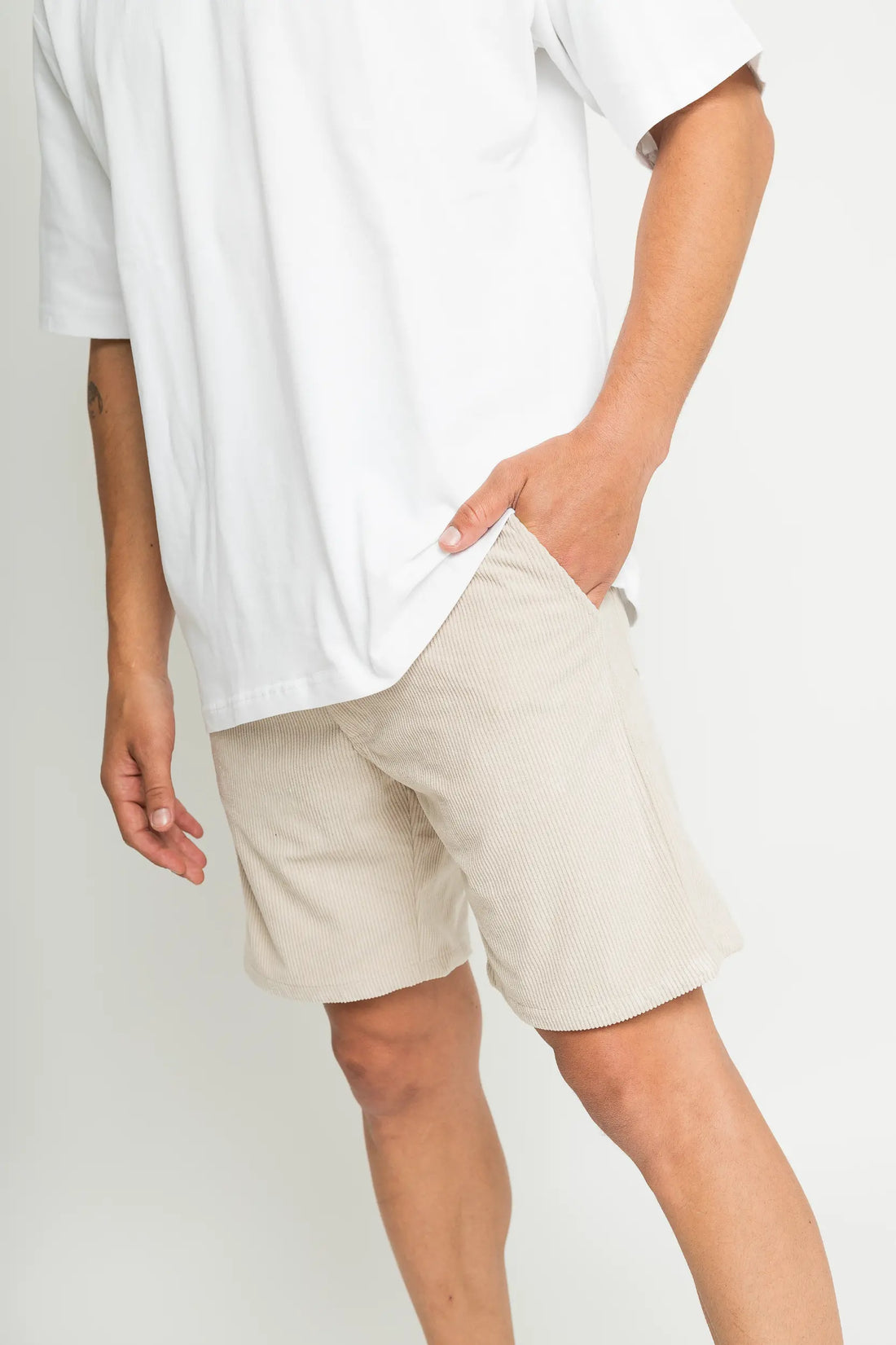 מכנס קורדרוי קצר לגברים - קרם