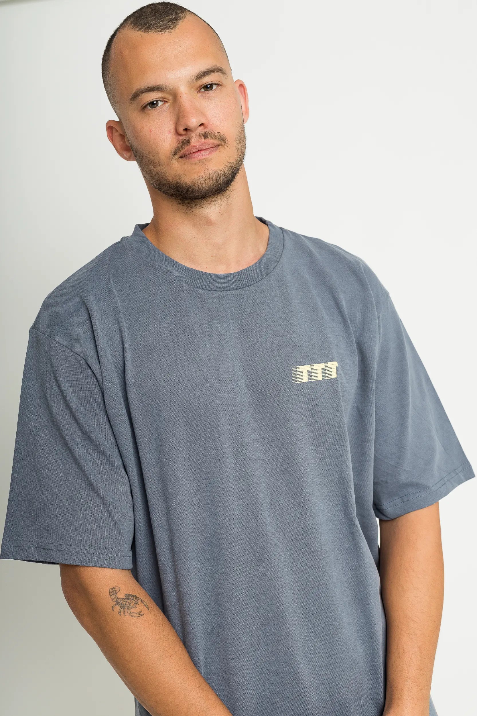 חולצה "פורמולה 1" לגברים - אפור ווש