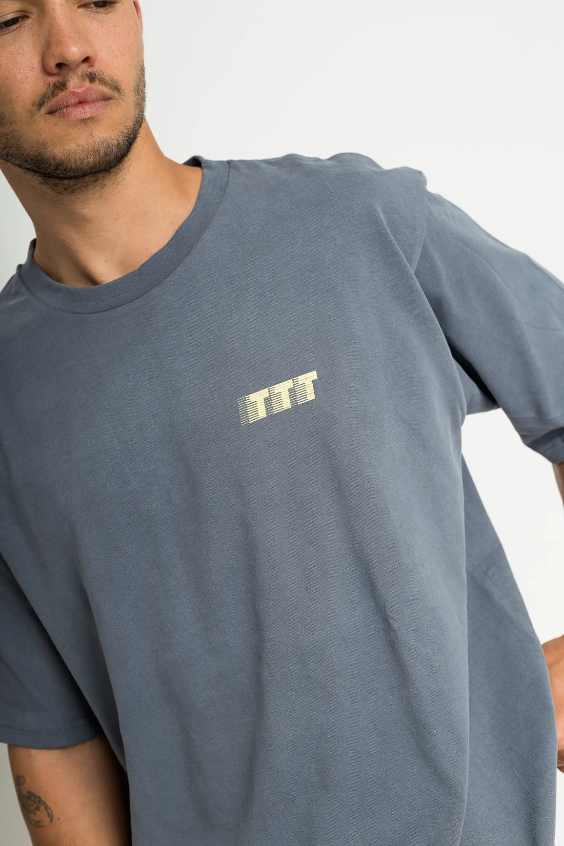 חולצה "פורמולה 1" לגברים - אפור ווש