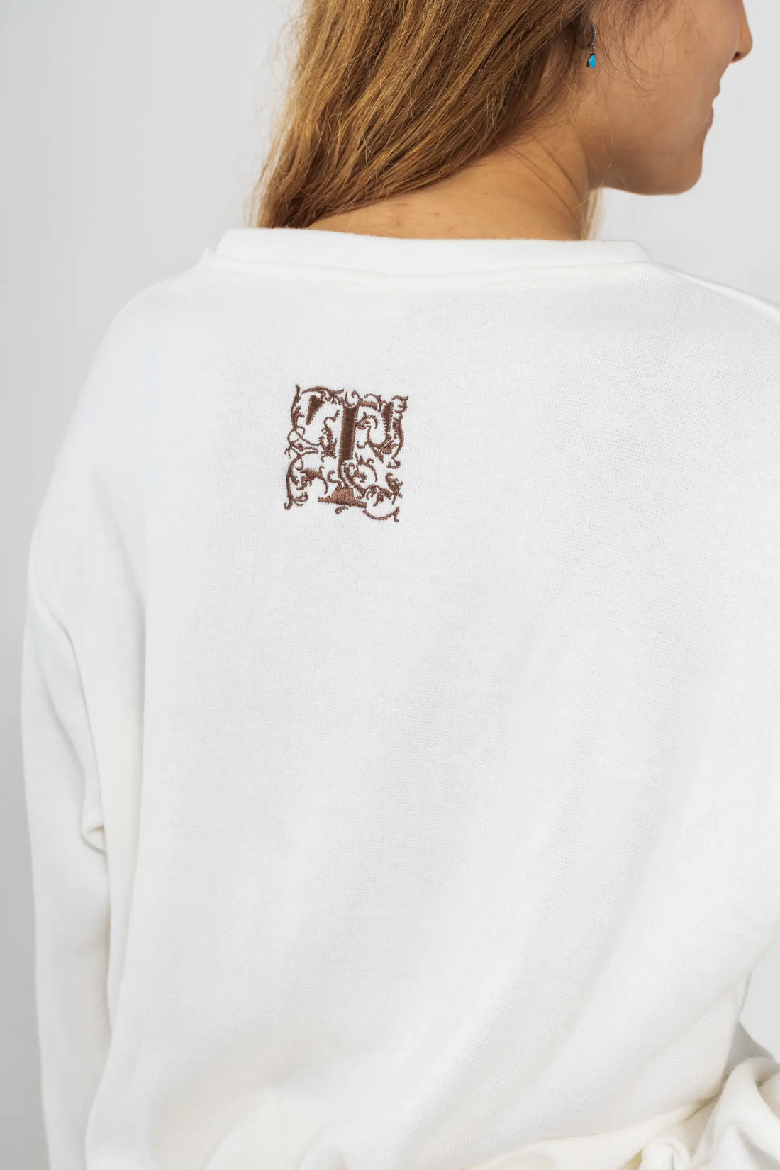 לבן ROYALTY - סריג לנשים