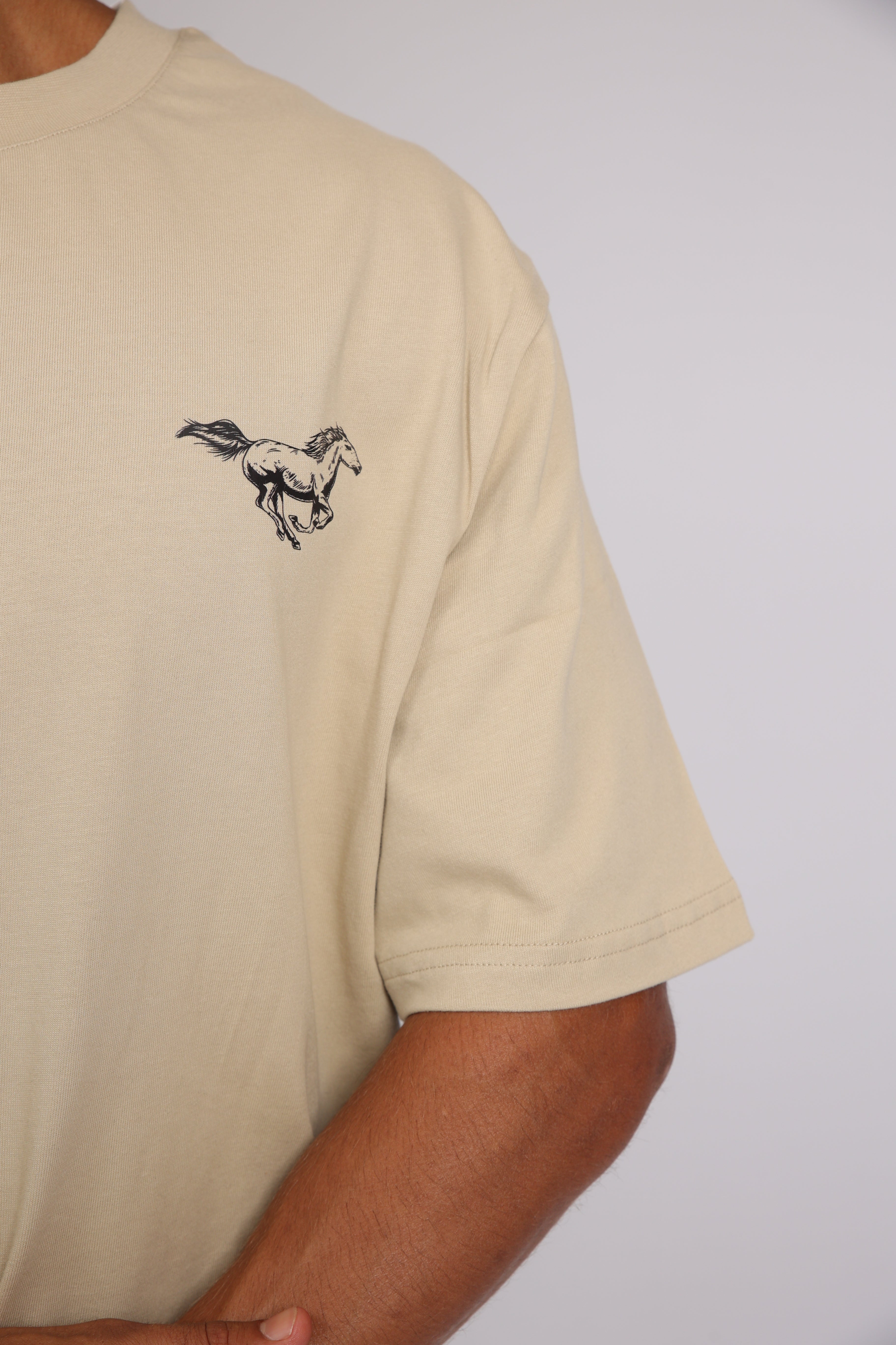 חולצה WILD HORSES - בז&