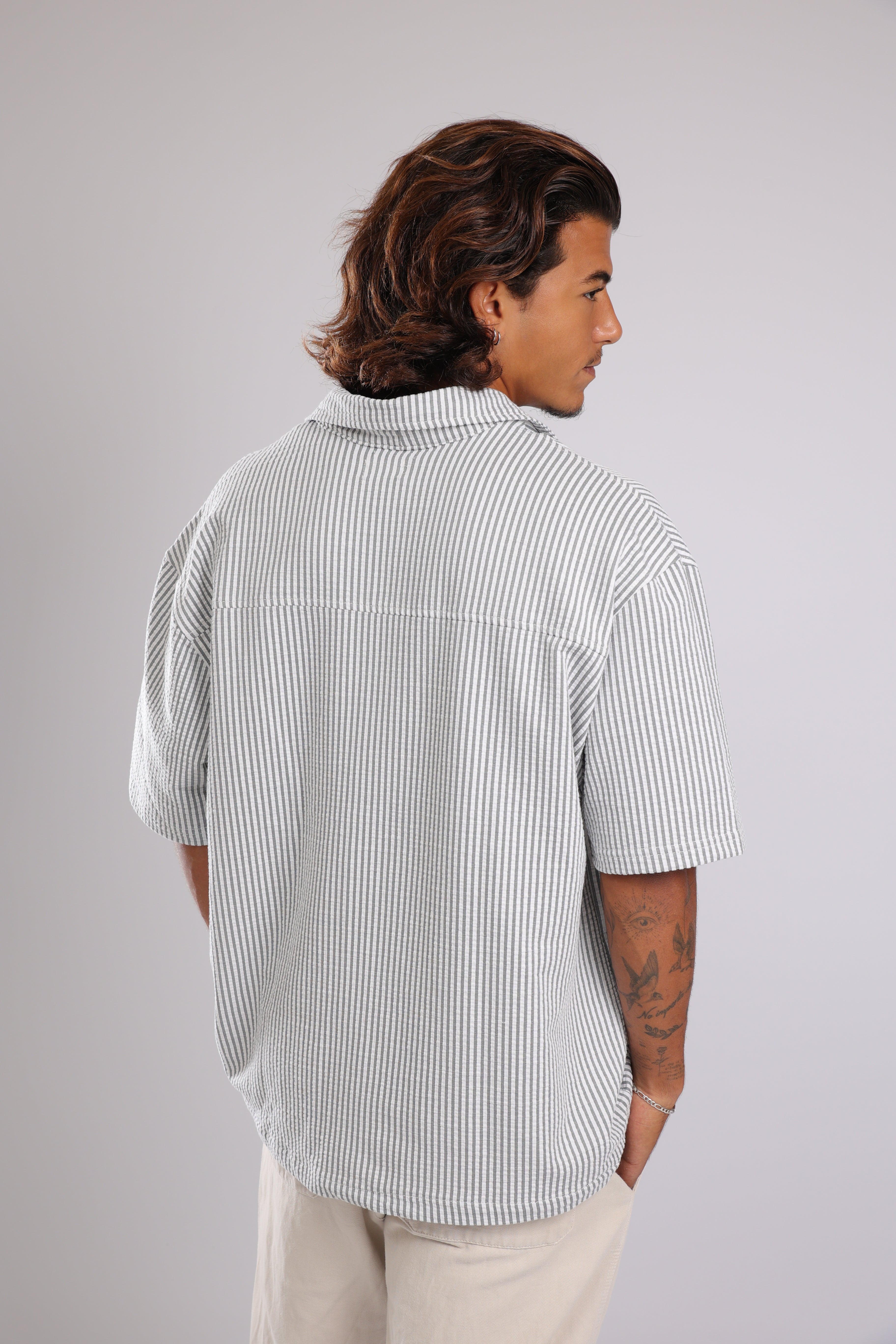 מכופתרת קצרה פסים - אפור