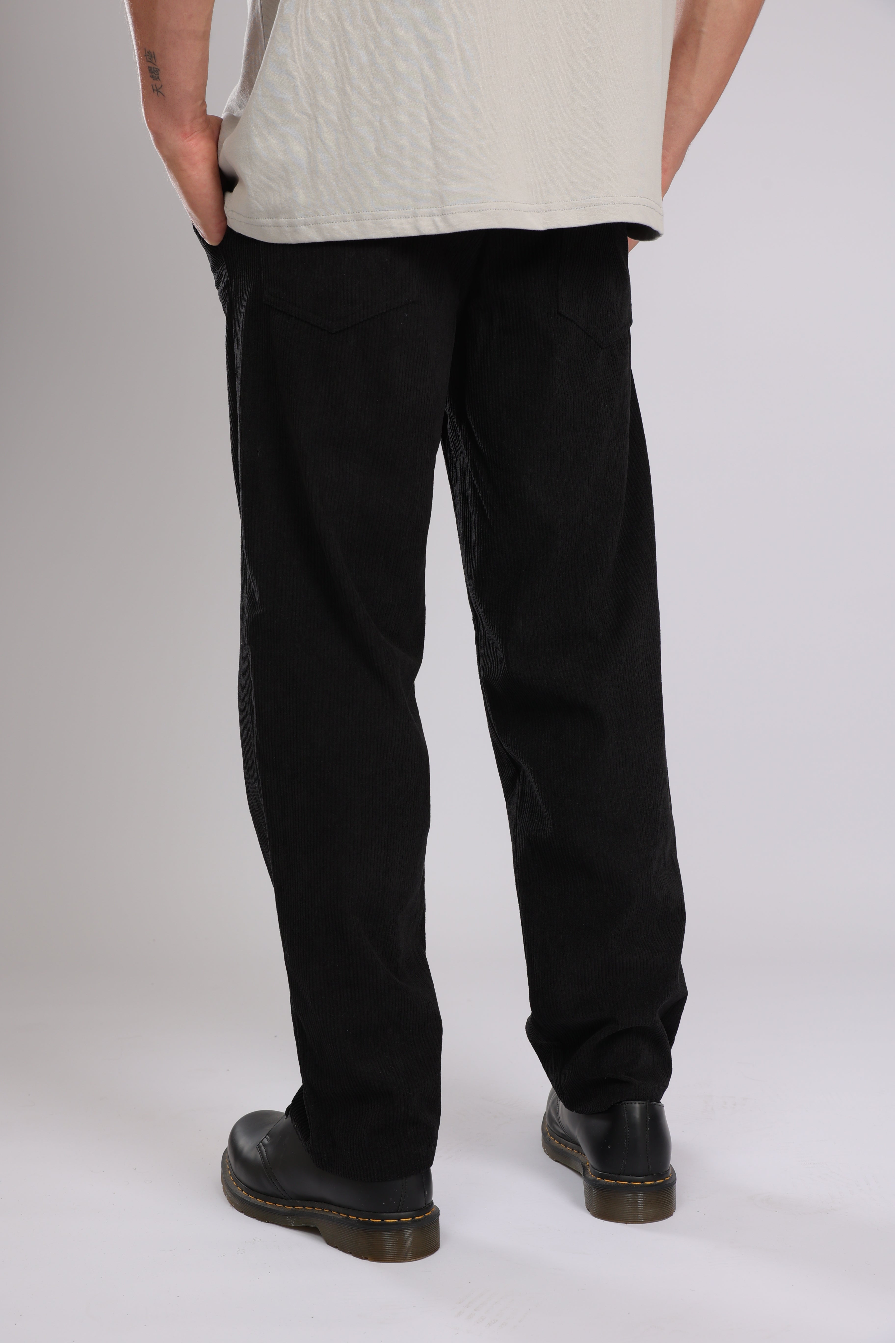 מכנס קורדרוי ארוך לגברים - שחור