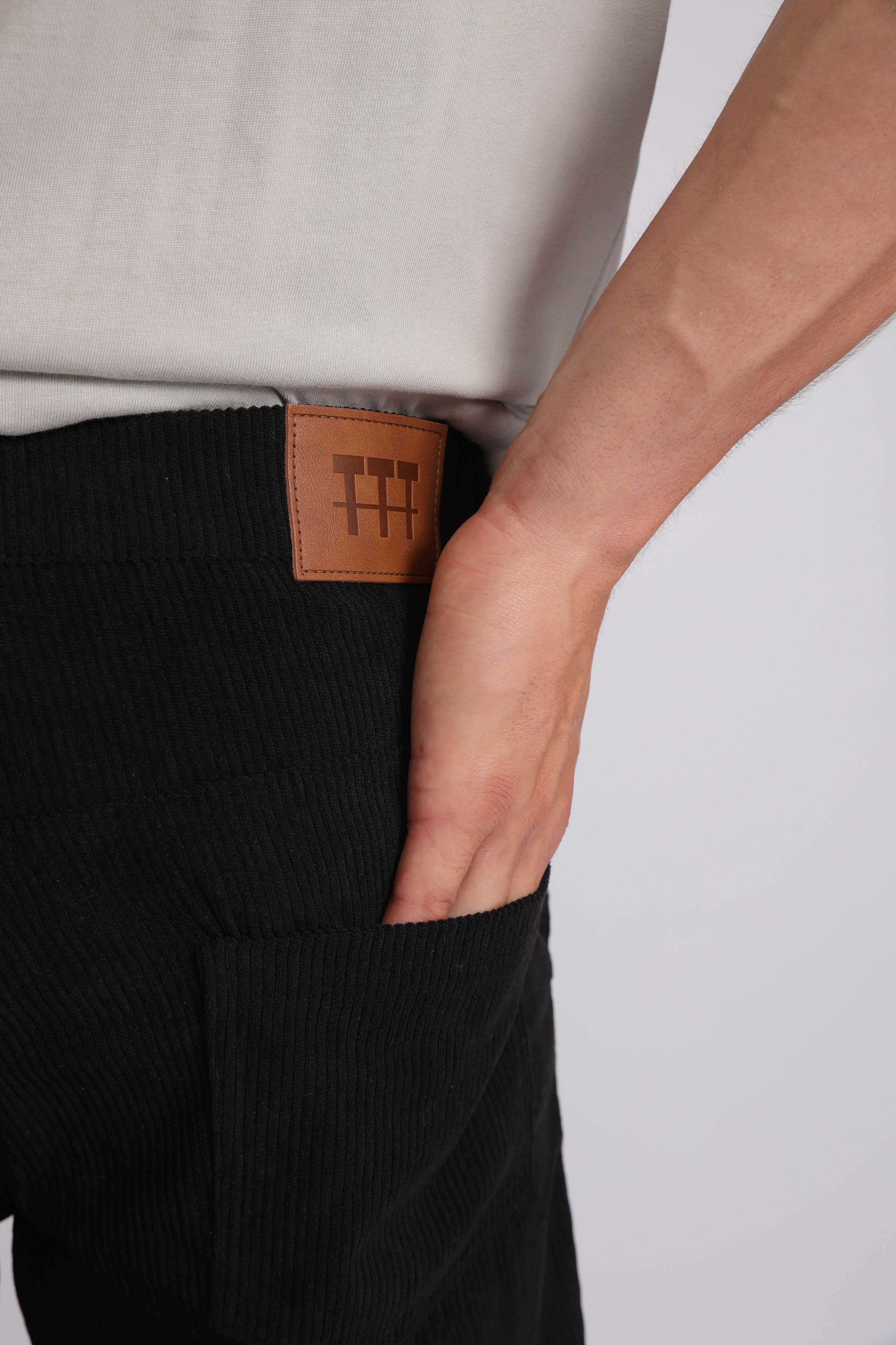 מכנס קורדרוי ארוך לגברים - שחור