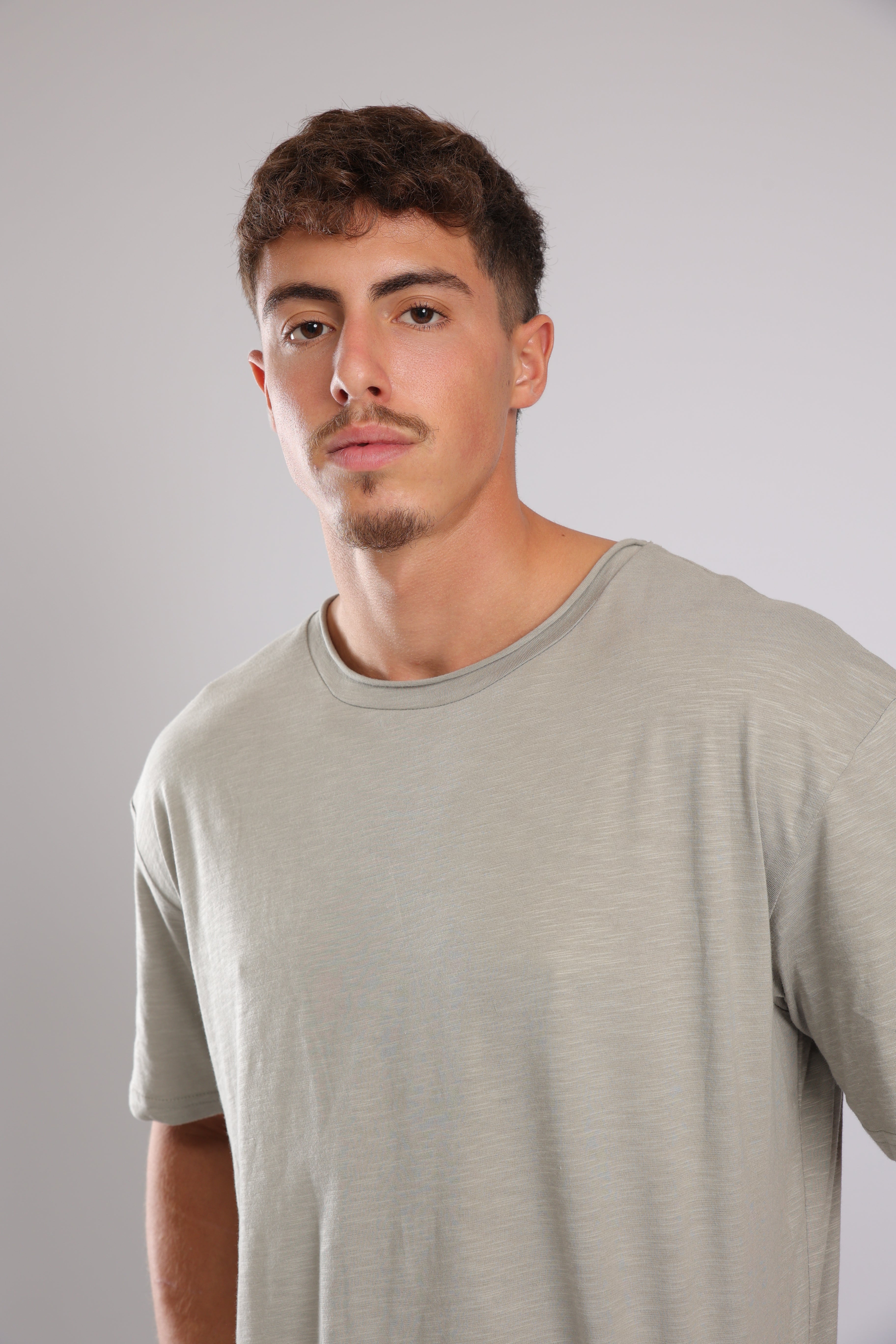 חולצה קצרה כותנה - אפור זית