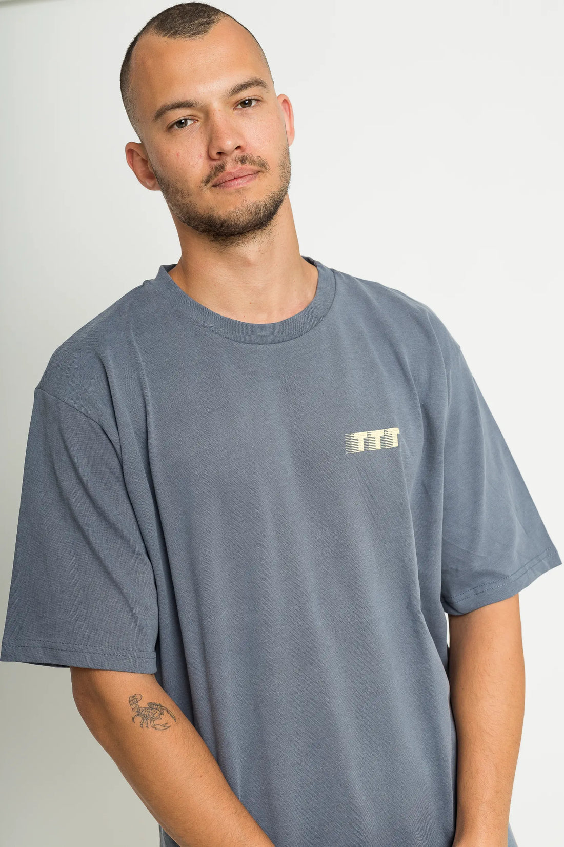 חולצה "פורמולה 1" לגברים - אפור ווש