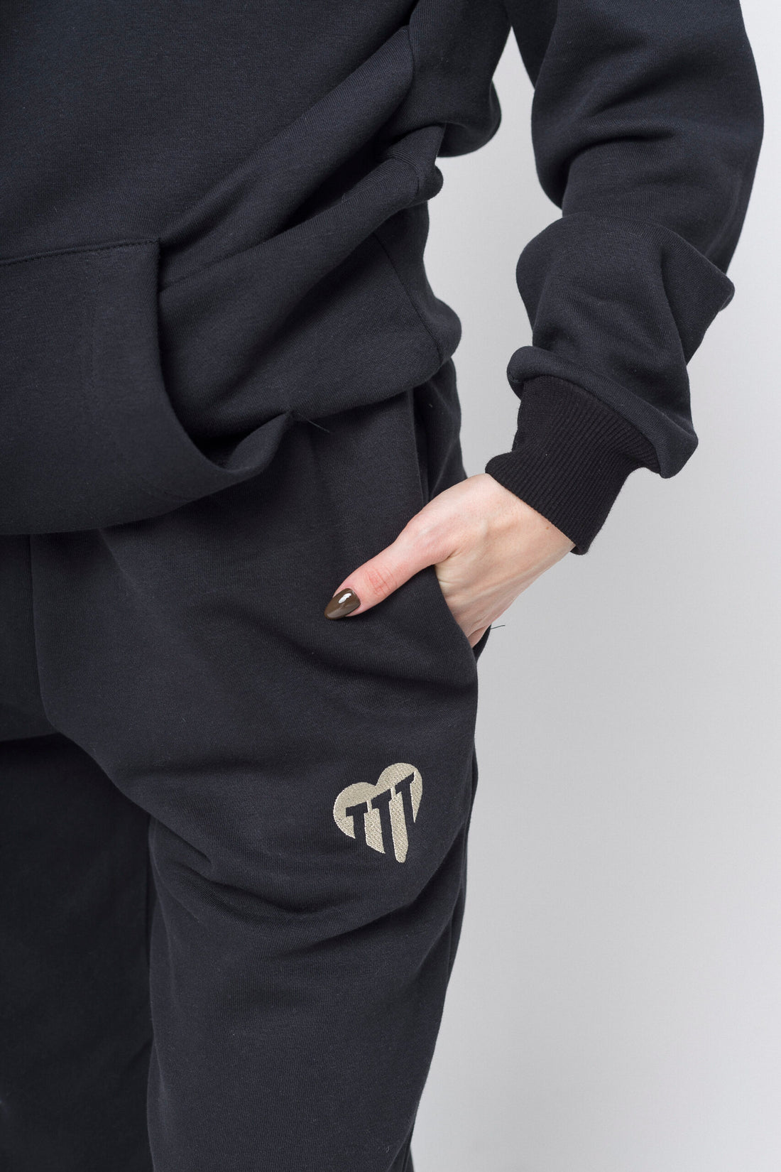 מכנסיים ארוכים נשים - לב