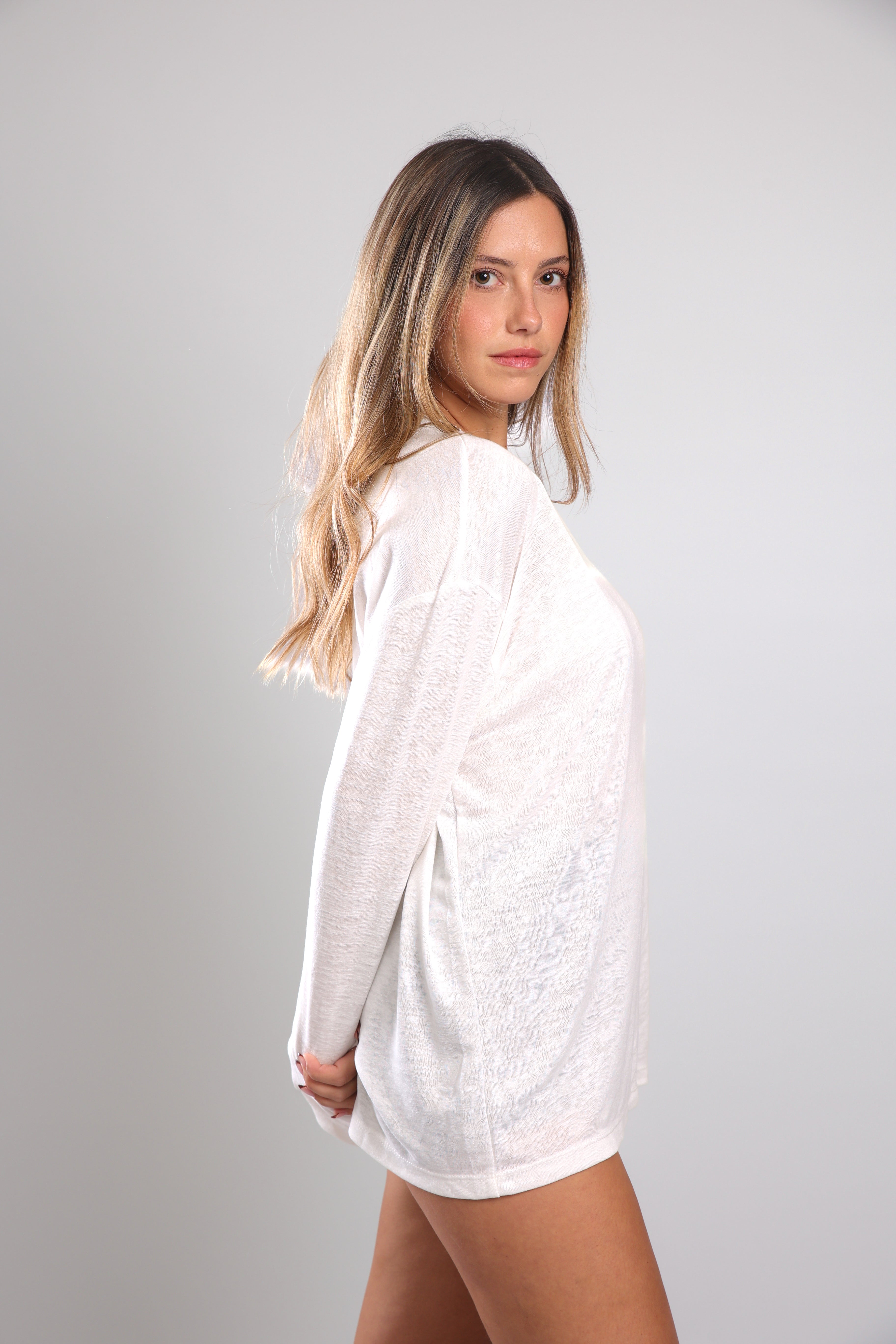 חולצה ארוכה לנשים - לבן