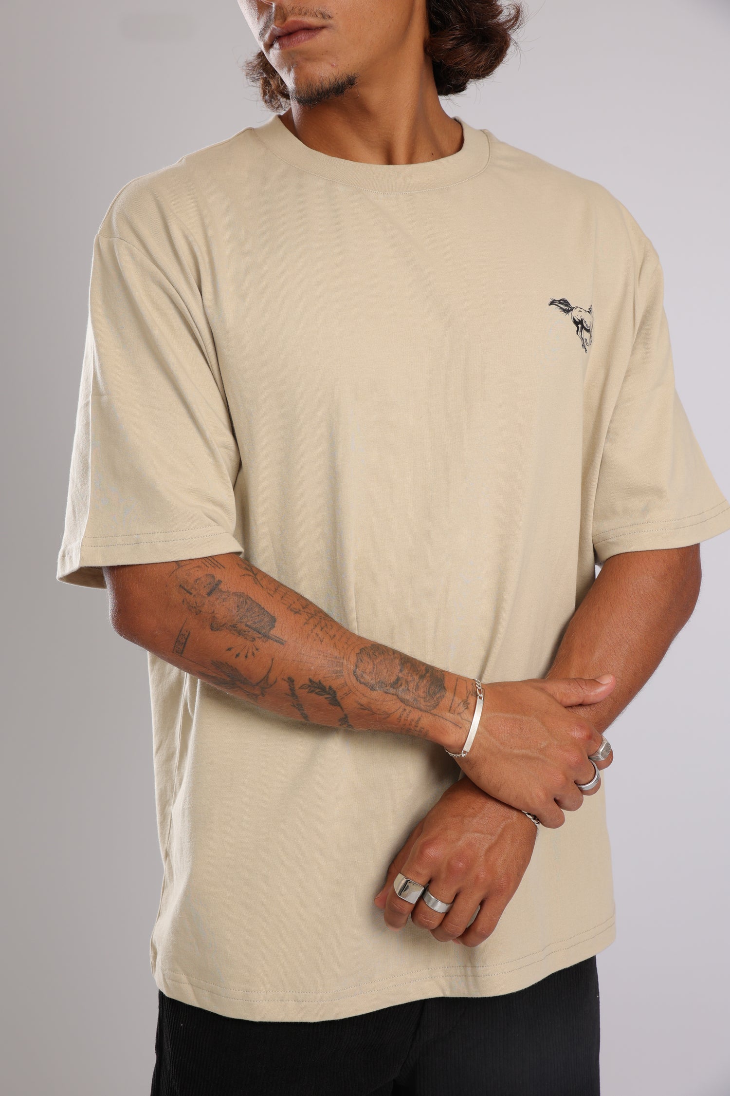 חולצה WILD HORSES - בז&