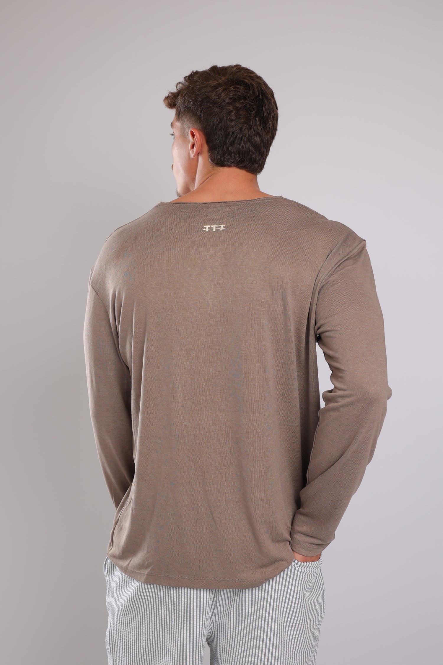 חולצה ארוכה פשתן - חום כהה