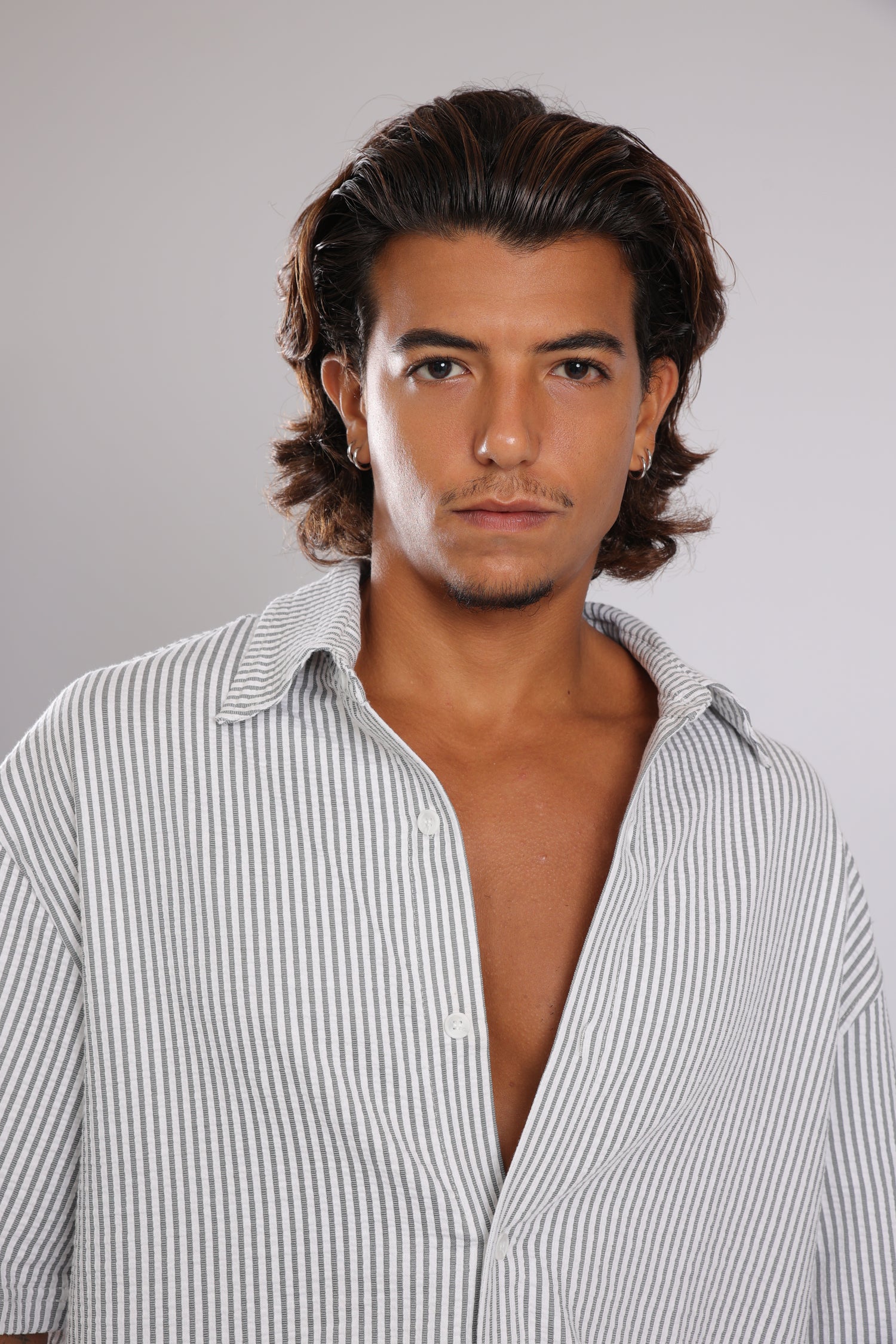 מכופתרת קצרה פסים - אפור