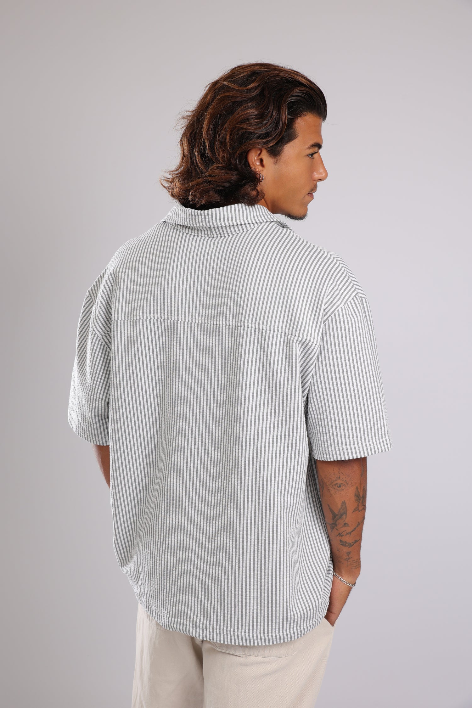 מכופתרת קצרה פסים - אפור