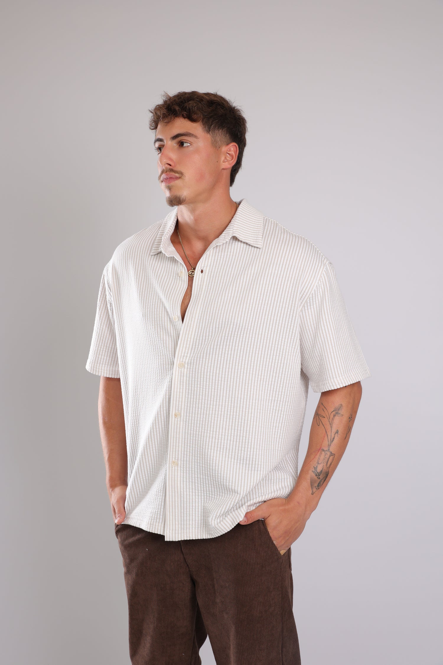 מכופתרת קצרה פסים - שמנת