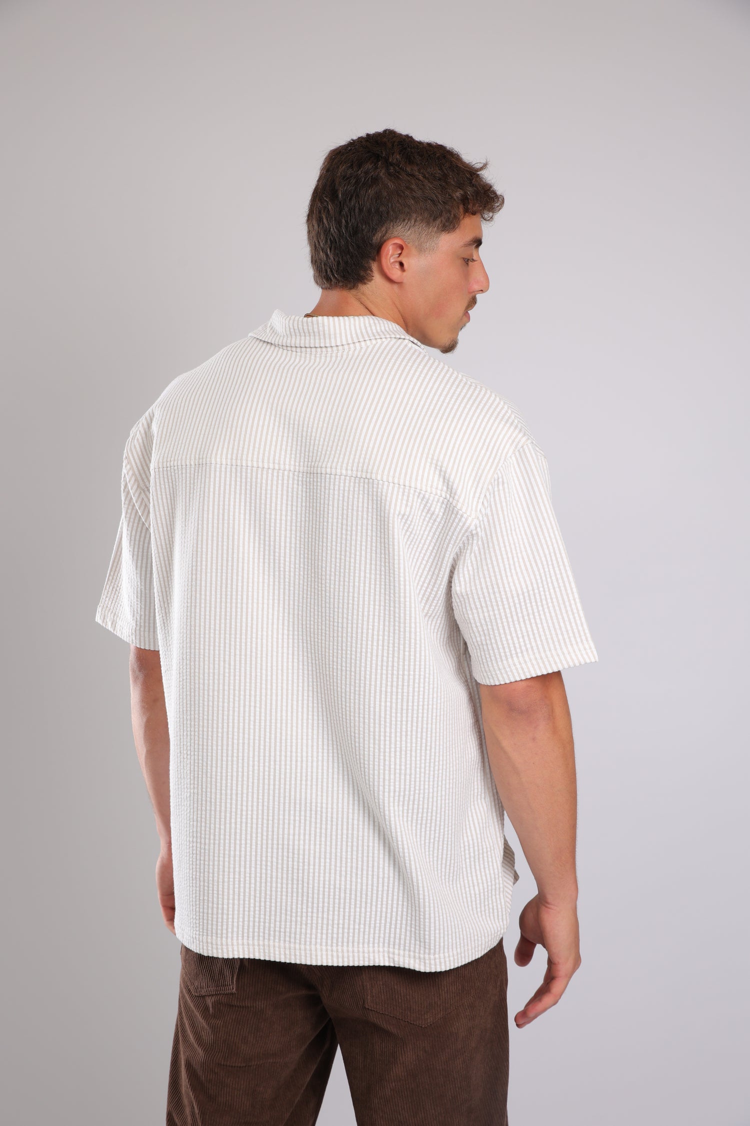 מכופתרת קצרה פסים - שמנת