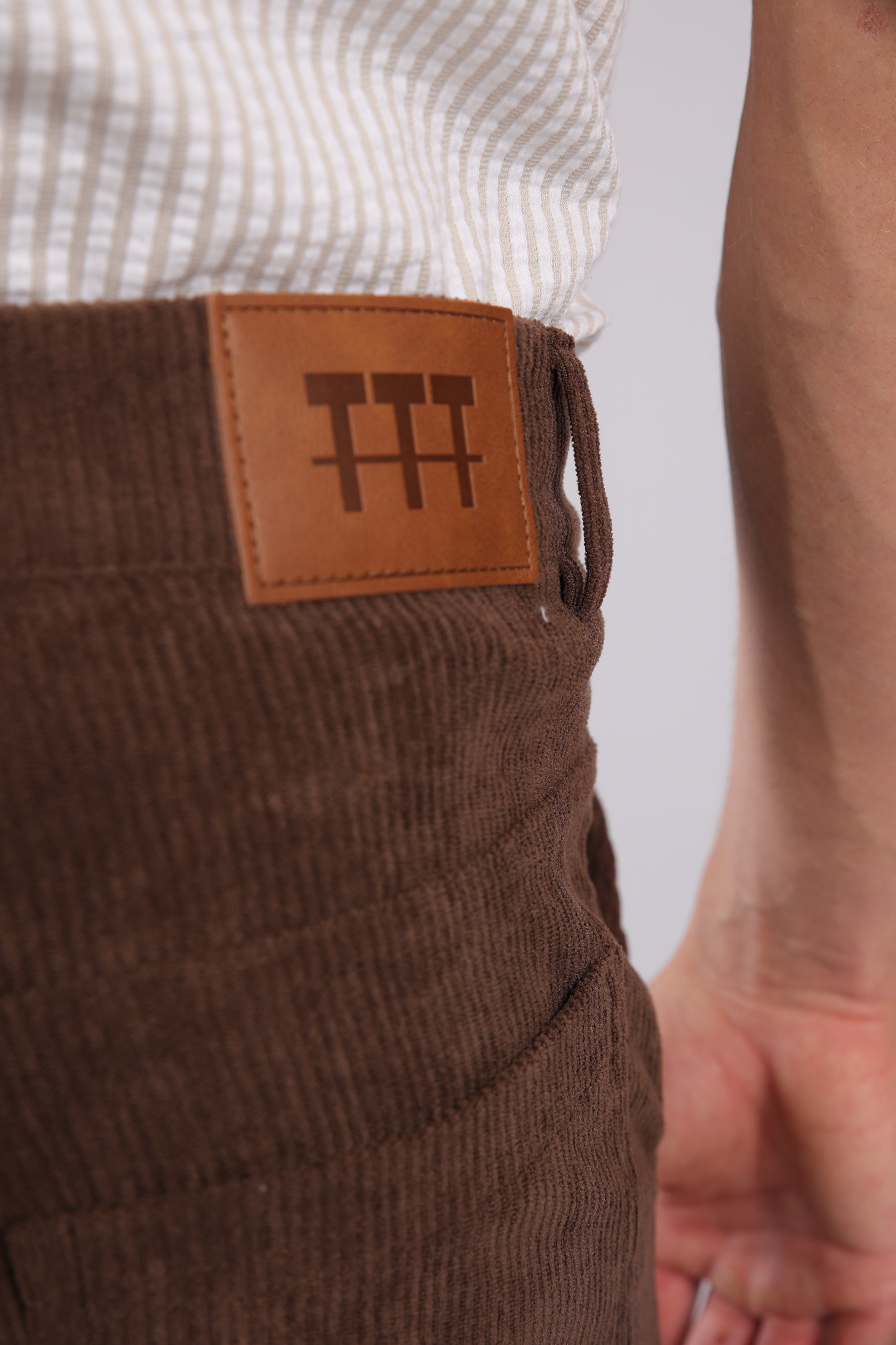 מכנס קורדרוי ארוך לגברים - חום