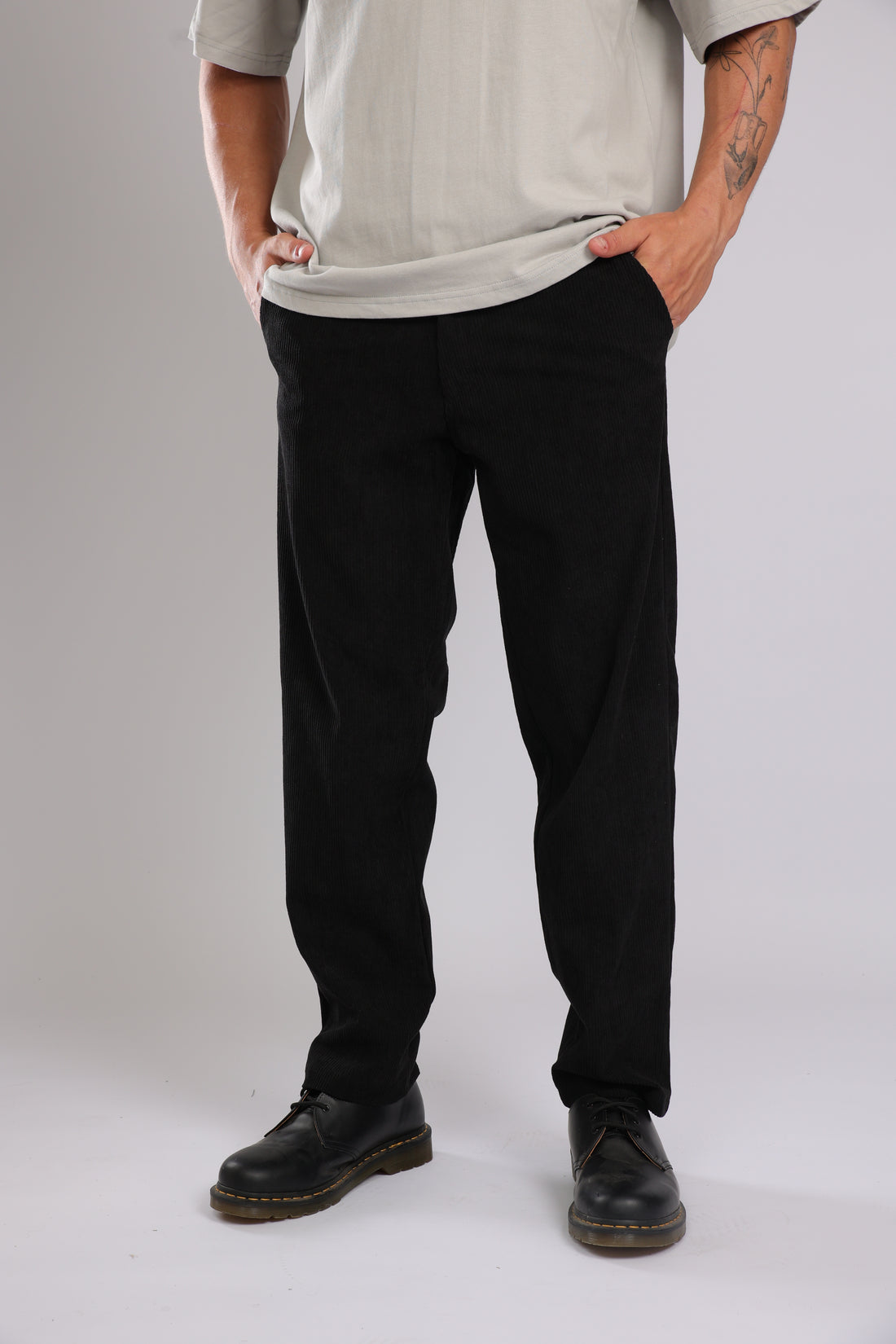 מכנס קורדרוי ארוך לגברים - שחור