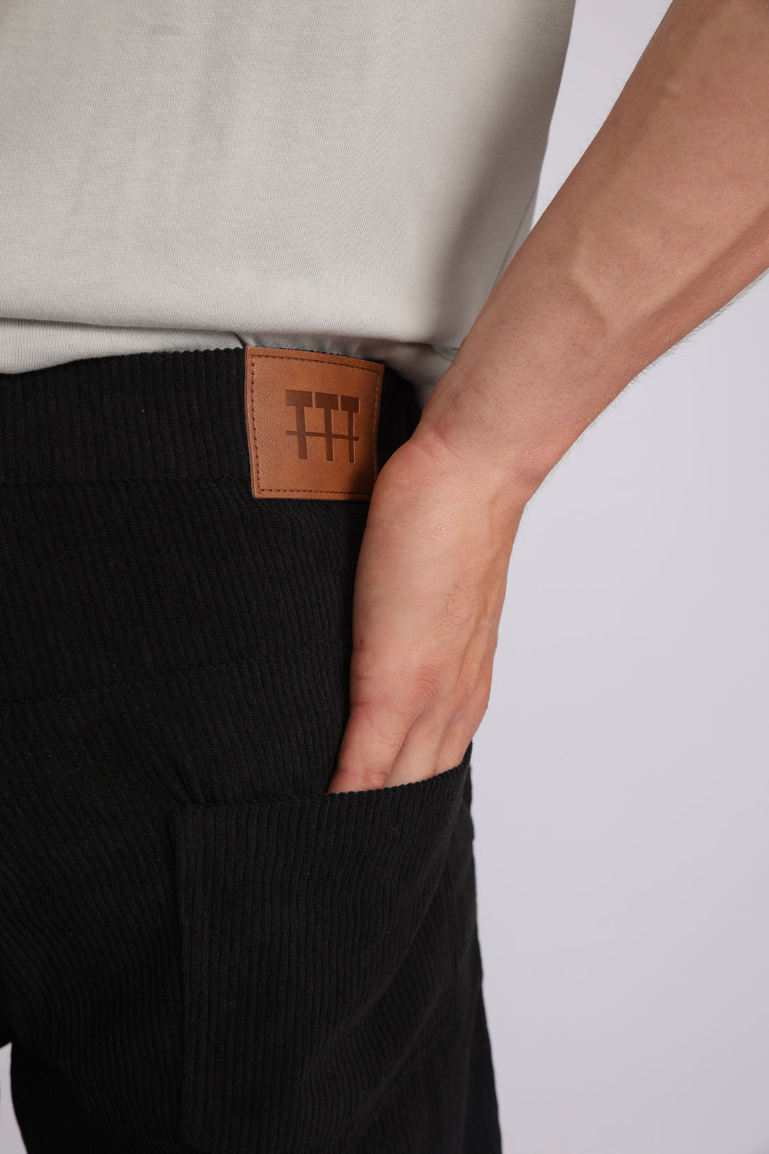 מכנס קורדרוי ארוך לגברים - שחור