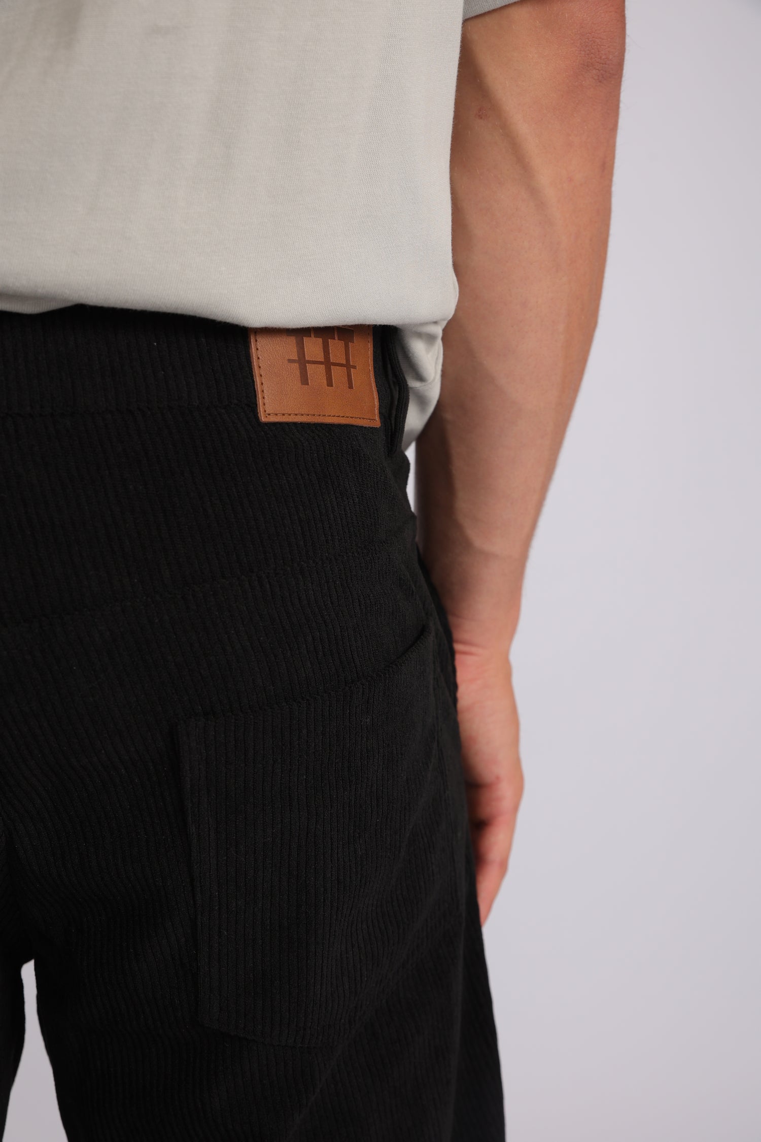 מכנס קורדרוי ארוך לגברים - שחור